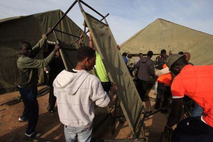 Tents and military bunks are put up to accommodate the sub-Saharan immigrants in Melilla.