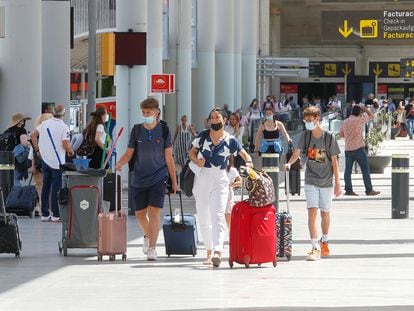 Tourists arrive at Palma de Mallorca airport on July 1.