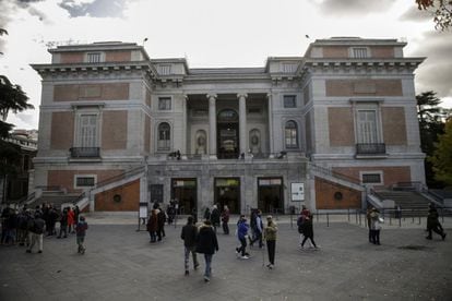 Although the museum was founded on November 19, 1819, the building itself was designed in 1785 by the architect Juan de Villanueva as a Museum of Natural History commissioned by Charles III. Decades later, his grandson Ferdinand VII brought here part of the royal art collections that had been formed since the 16th century.
