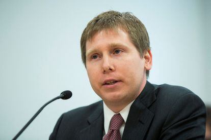 Bitcoin investor Barry Silbert speaks at a New York State Department of Financial Services (DFS) virtual currency hearing in the Manhattan borough of New York January 28, 2014.