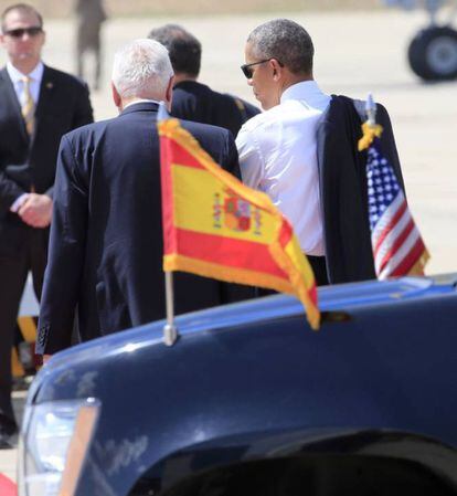 Obama and Spanish acting foreign minister José Manuel García Margallo at Torrejón airbase.