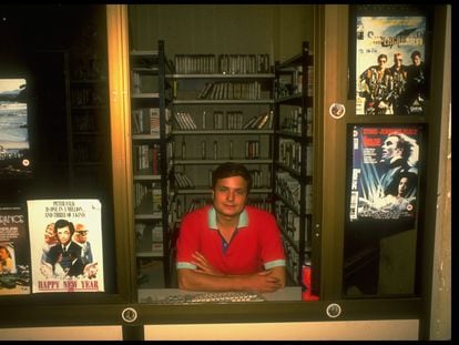 A US video store employee in 1989.
