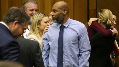 Lamar Johnson looks toward friends and family after St. Louis Circuit Judge David Mason vacated his murder conviction.