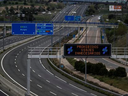 The A-1 freeway from Madrid to Burgos on Thursday, free of traffic.