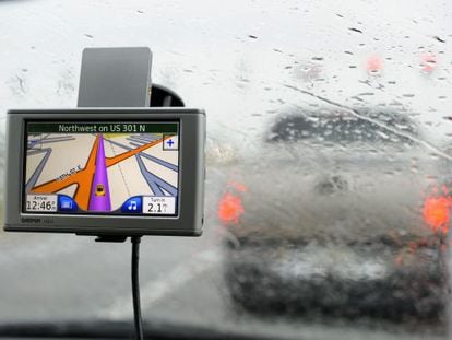 A GPS device on the windshield of a car.