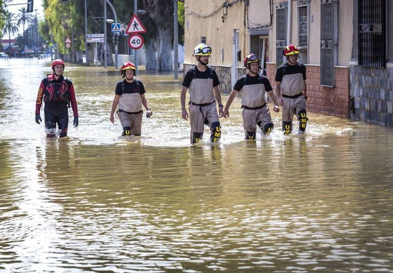 Emergency crews in Dolores, Alicante.