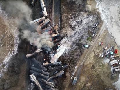 A video screenshot released by the US National Transportation Safety Board shows the site of a derailed freight train in East Palestine, Ohio, the United States.