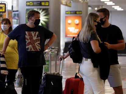 Passengers traveling to the UK in Tenerife Sur airport.
