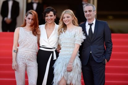 actrices Kristen Stewart, Juliette Binoche, Chloe Grace Moretz y el director Olivier Assayas