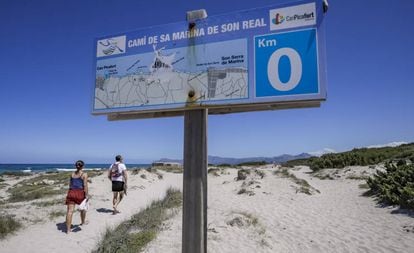 The road to the beach in Son Real, Santa Margalida (Mallorca),