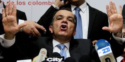 Oscar Iván Zuluaga speaking in Bogotá on Monday.
