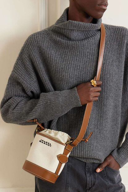 Functional with a vintage air: The bucket bag, this autumn's all