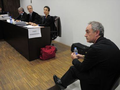 Chef Ferran Adri&agrave; in the Barcelona courtroom, where he has been accused of swindling investor Miquel Horta over his share in elBulli.