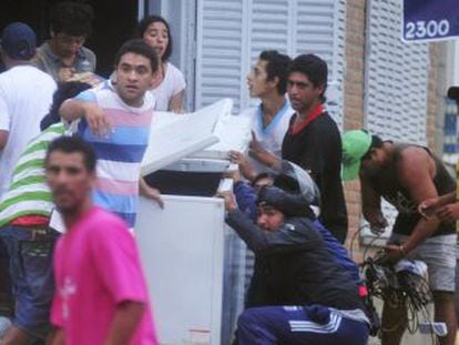 Looters ransack a store in Tucumán, Argentina on Monday.