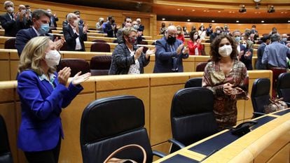 Finance Minister María Jesús Montero (r) is applauded during the Senate session that saw Spain's 2021 budget approved.