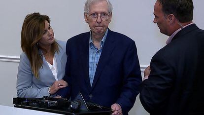 Top U.S. Senate Republican Mitch McConnell appears to freeze up for more than 30 seconds during a public appearance before he was escorted away after an event with the Northern Kentucky Chamber of Commerce in Covington, Kentucky, U.S. August 30, 2023.