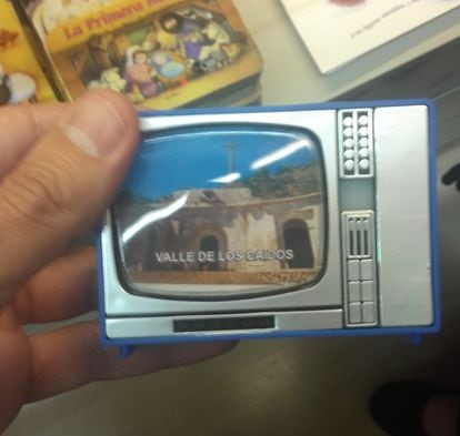 The slides depict the cross, the crypt, the choir and more. Price: €4.10
