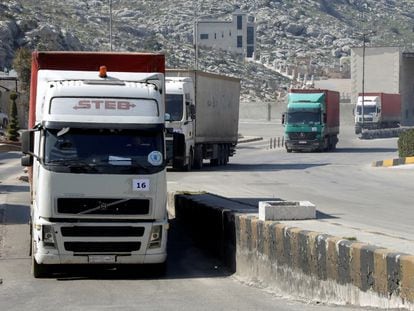 A convoy of trucks carrying aid from UN World Food Programme (WFP), following a deadly earthquake, enters Bab al-Hawa crossing, Syria February 20, 2023.