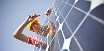 Growing numbers of Spaniards are buying solar panel systems for their homes.