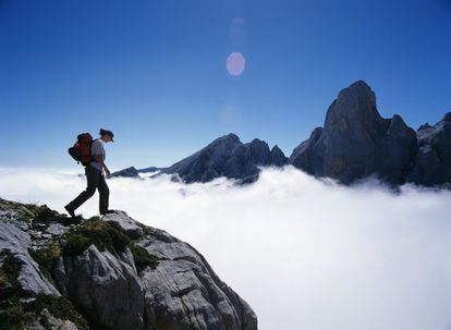 The peak of the mountain Urrielu, or Naranjo de Bulnes, is more than 2,500 meters above sea level. Although it’s not the tallest mountain in the Picos de Europa range to which it belongs, its vertical walls make it perfect for climbers.