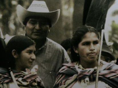 Evo Morales and leaders of the women&rsquo;s coca grower movement.