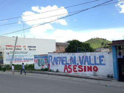Graffiti accusing the Puebla government of the death of José Luis Tehuatle.