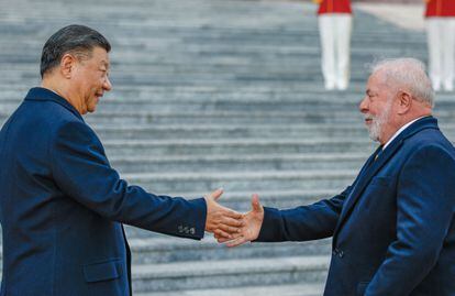 El presidente de China, Xi Jinping, junto a su homólogo Lula da Silva