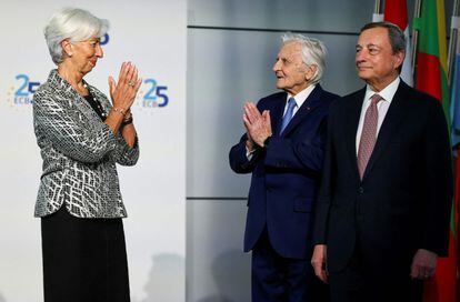 ECB President Christine Lagarde with Jean-Claude Trichet and Mario Draghi during the celebration of the ECB’s 25th anniversary.