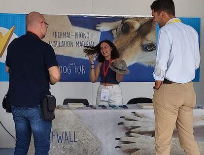 Wolf Wall founder Alessandra Tuseo shows visitors a hat with thermal insulation made of dog hair at Maker Faire Rome.