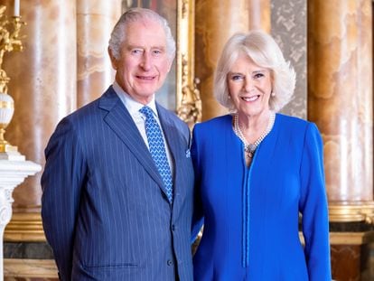 Official portrait of Charles III and Camilla at Buckingham Palace, dated March 2023.