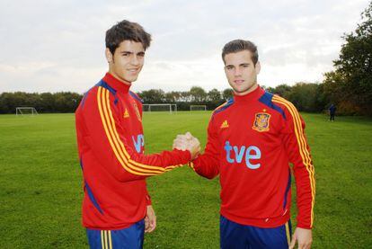 Nacho (left) and &Aacute;lvaro Morata during a Spain under-21 squad meeting last month.