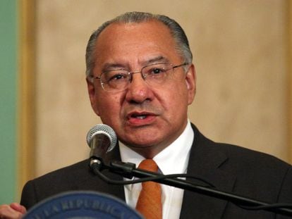 Former U.S. diplomat Manuel Rocha during a press conference in Santo Domingo (Dominican Republic) in May 2013.