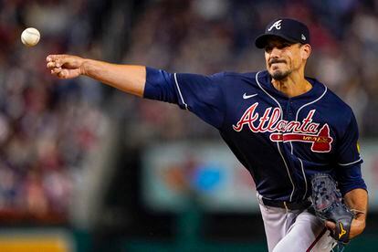 Atlanta Braves starting pitcher Charlie Morton throws during the first inning of a baseball game against the Washington Nationals at Nationals Park, Friday, Sept. 22, 2023, in Washington.
