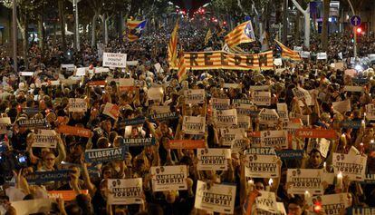 A Barcelona march to protest the imprisonment of ANC and Òmnium leaders.