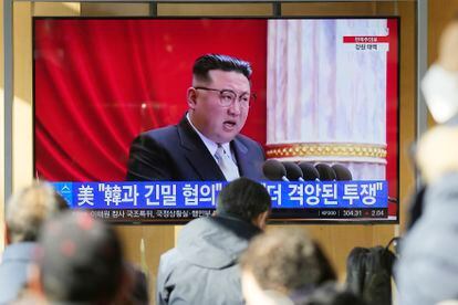 A TV screen shows a news program reporting with footage of North Korean leader Kim Jong Un in Pyongyang, at the Seoul Railway Station in Seoul, South Korea, on Dec. 27, 2022.
