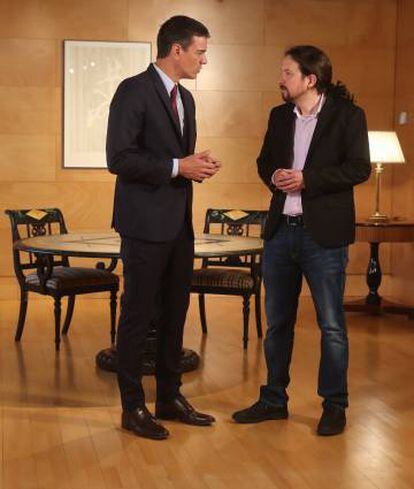 Pedro Sánchez and Pablo Iglesias at their meeting last week.