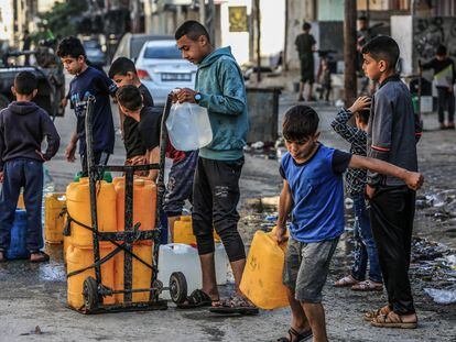 Children fill water jugs in Rafah, southern Gaza; April 17, 2024.