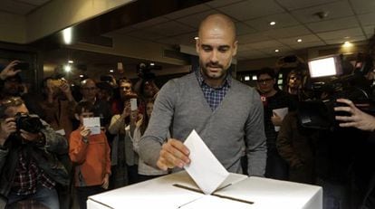 Pep Guardiola votes in the November 9 informal referendum on independence.