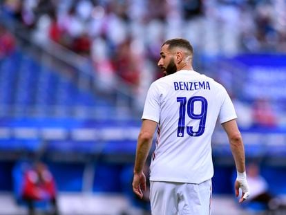 Karim Benzema playing for France in 2021.