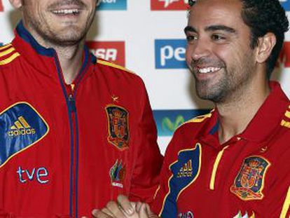 Together we stand: Iker Casillas and Xavi Hernández helped diffuse tension between national team players