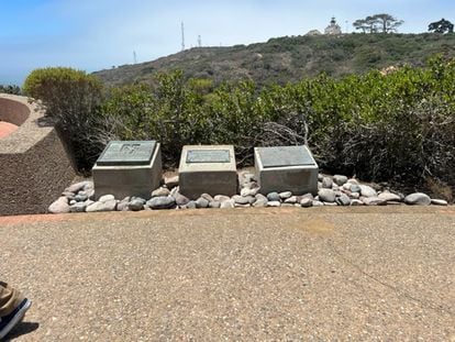 Three of the plaques remain at the Cabrillo National Monument. Two of them refer to his Portuguese origins. 