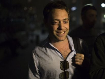 Journalist Damián Pachter arrives in Tel Aviv.
