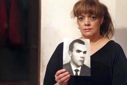 María Jesús Rodríguez Boga, with a photograph of her father who died on September 18, 1968.