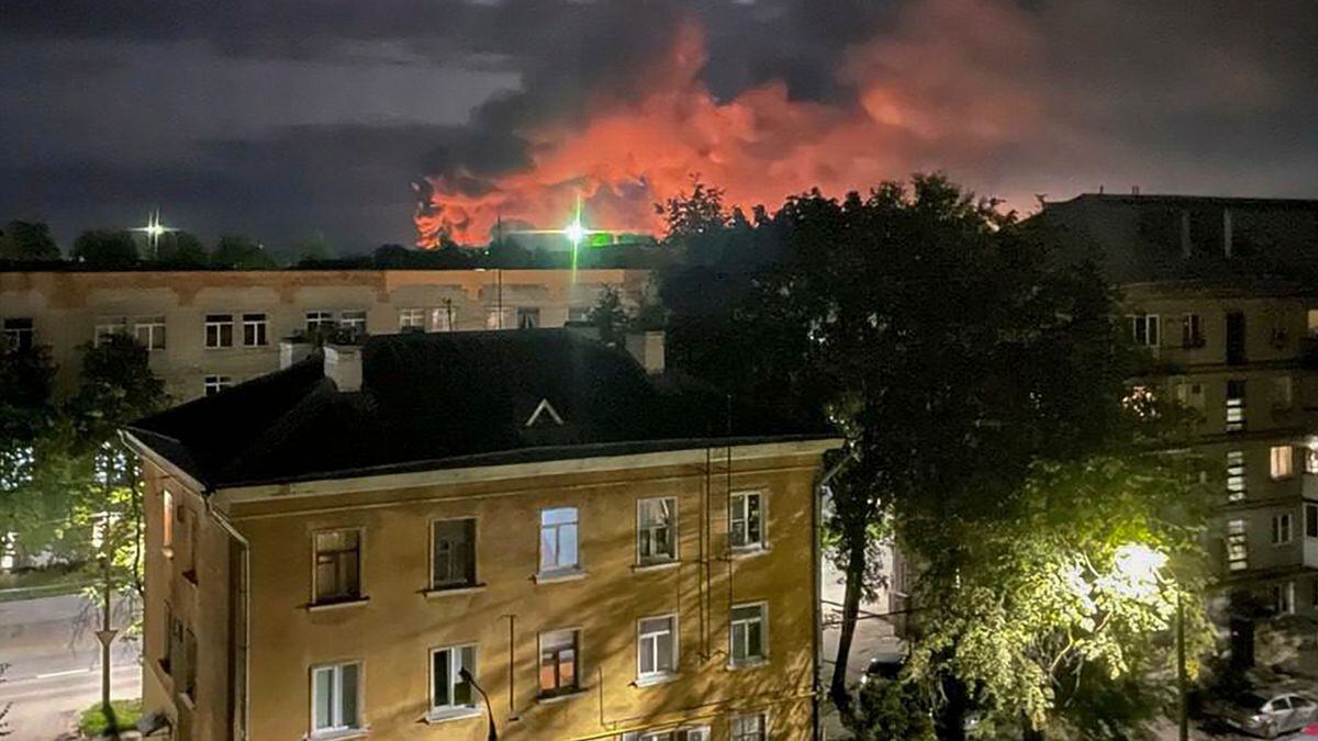 Maskava ziņo, ka Ukrainas bezpilota lidaparāti ietriecās dziļi Krievijas teritorijā, bet uzlidojumā Kijevā gāja bojā divi cilvēki  starptautiskā