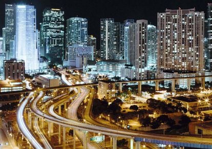 Miami at night. All photos by Edu Bayer.