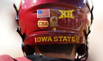 Players wore helmets with the letters CBA in tribute to the golfer.