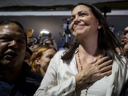 Maria Corina Machado celebrates the results of the primary with her followers.