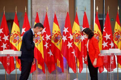 Spanish prime minister Pedro Sánchez and Madrid regional premier Isabel Díaz Ayuso at their meeting on Monday. 