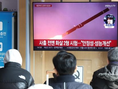 A television screen broadcasts the news on North Korea's testing of multiple cruise missiles at Seoul Station in Seoul, South Korea, 02 February 2024.