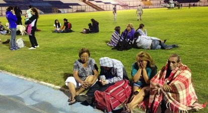 Residents of Iquique wait to be taken to safety after they abandoned their homes on Tuesday night.